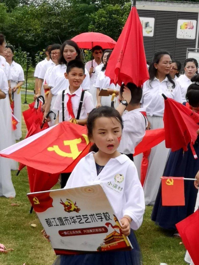 一个男生老是在你面前说把你当朋友，是不是怕你喜欢他？